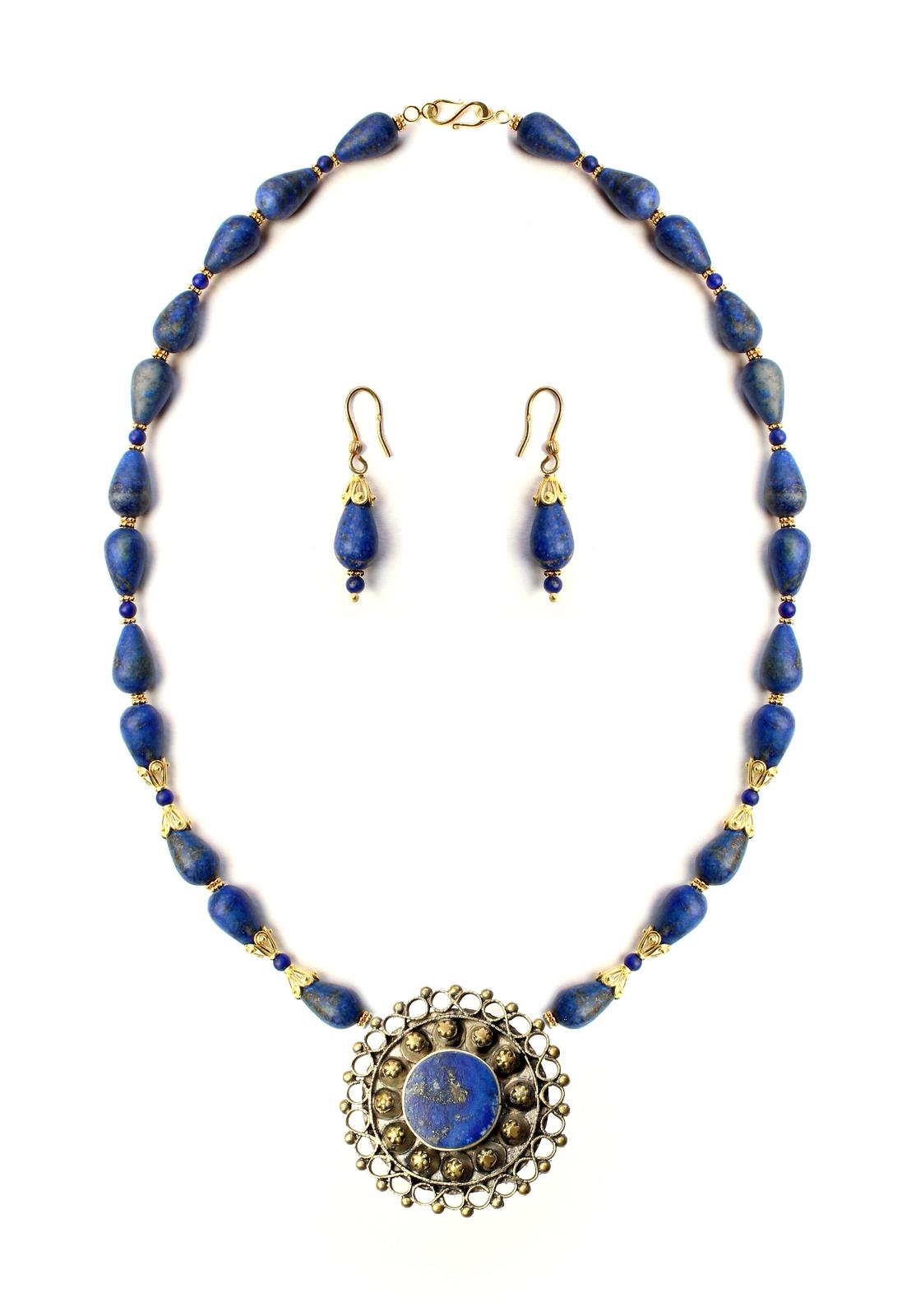 Royal Blue – Elegante Lapislazuli Halskette mit Anhänger